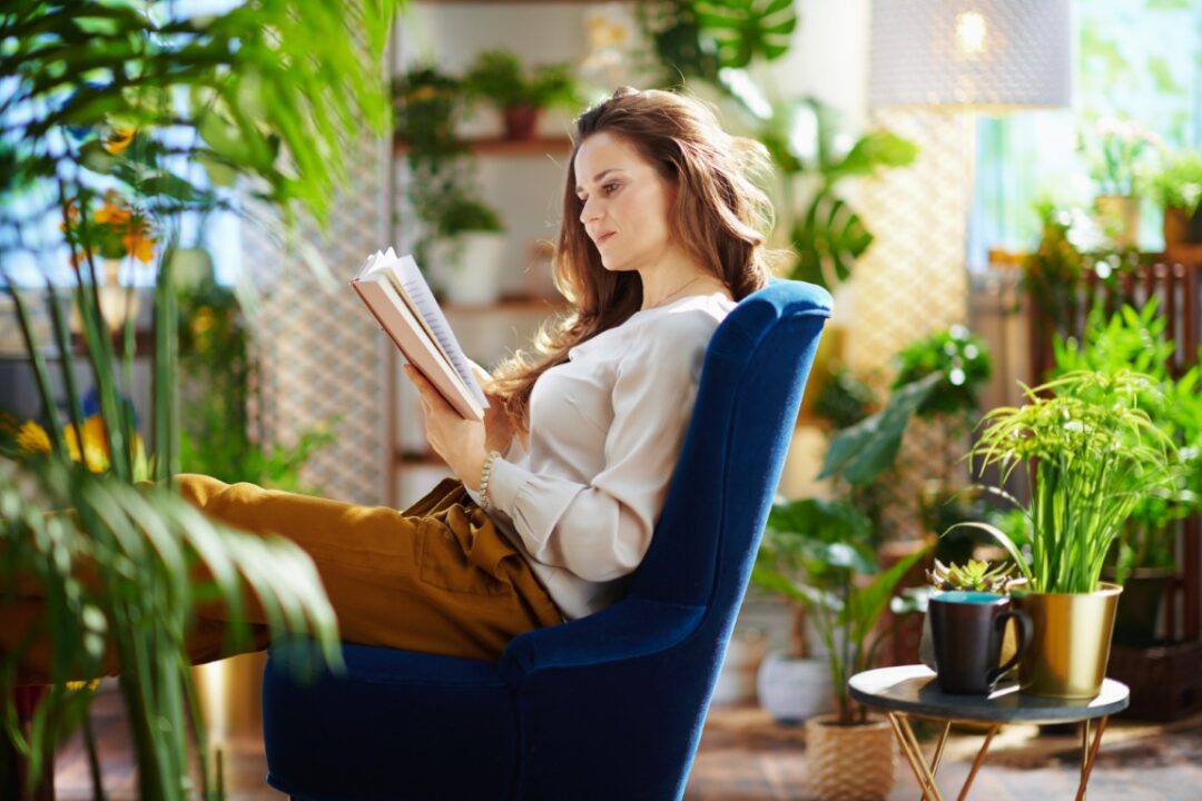 Het tactiele, de geur, de structuur, het papier van een boek, het omslaan van een blad, het vormen van je eigen fantasiebeelden in je hoofd … het hoort erbij, bij het lezen van een boek © Shutterstock.com