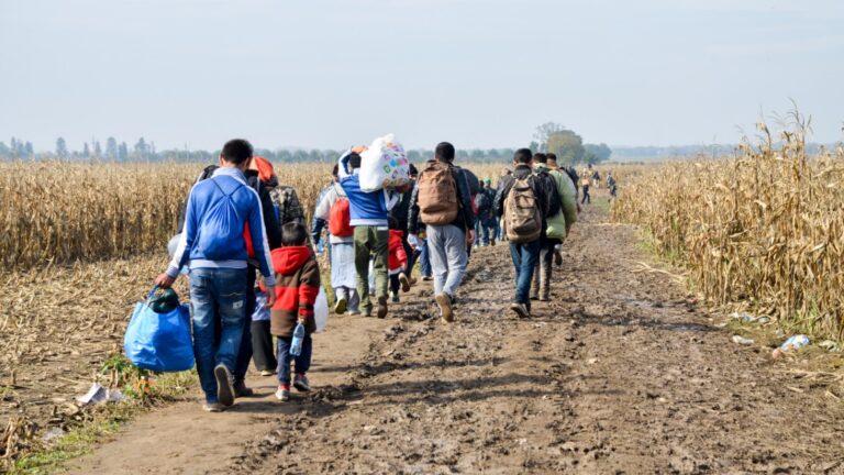 Mensenrechten gelden voor iedereen: migratie in een breder kader